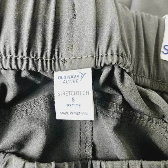 Old Navy StretchTech Petite Cargo Pants Charcoal Gray - Picture 7 of 8